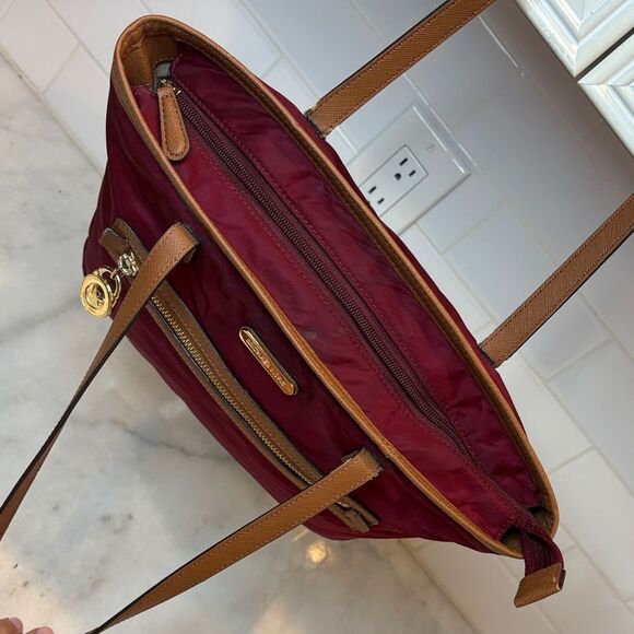 MICHAEL KORS Preppy Core Nylon & Leather Kempton Tote - Picture 13 of 16